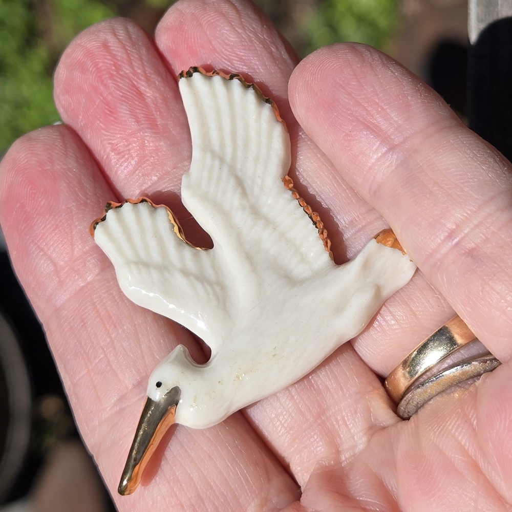 Porcelain & Gold Vintage Collectible RARE Pelican Brooch 2" - Picture 1 of 5